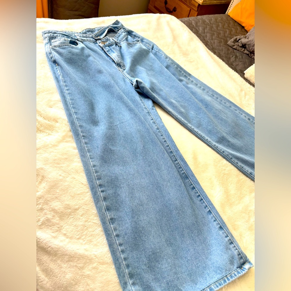 EUC- High Waist Women's wide leg Jeans with double button wore once very cute! - Picture 9 of 14